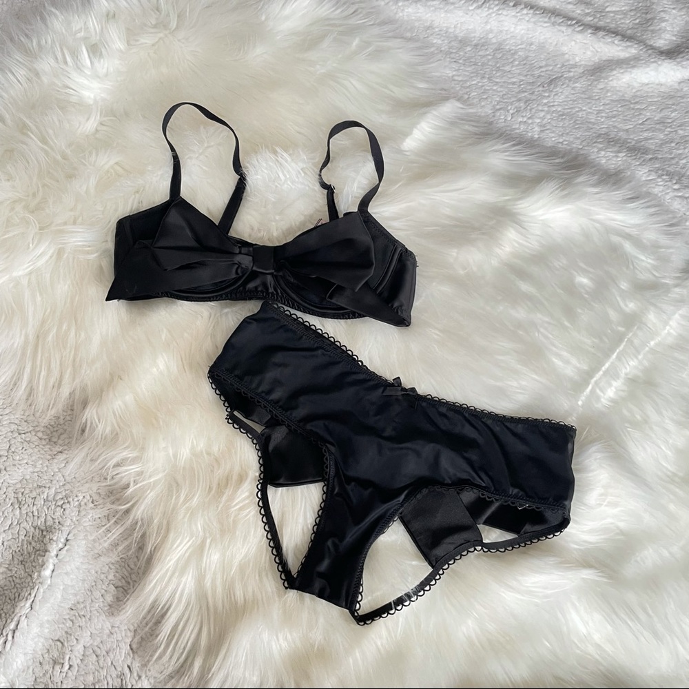 Victoria’s Secret Bow Set